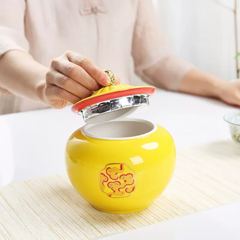 Gelber Keramiktopf im chinesis – Coffee Tea In Chinese Bewertung und Preis
